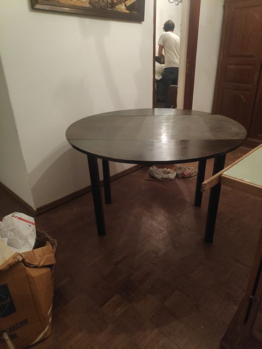 Mesa de madeira maciça desdobrável