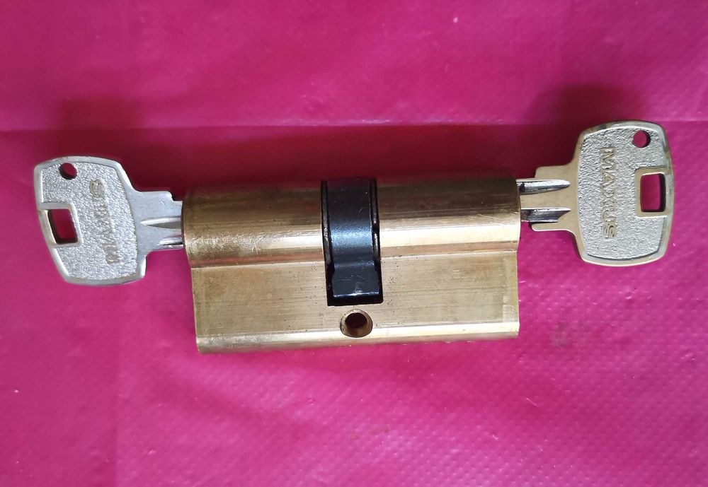Замок дверной личинка с ключами