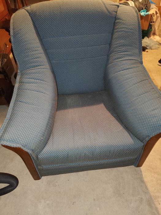 Máquina de Secar Roupa, poltronas e mesa de centro