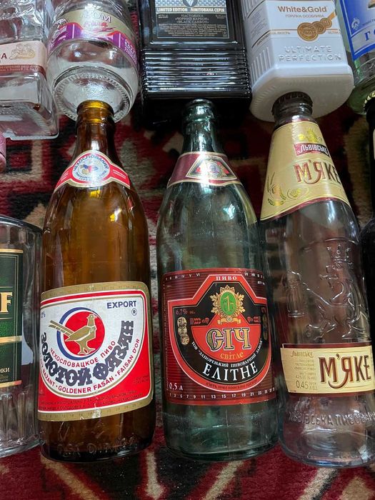 Пустые бутылки в коллекцию.