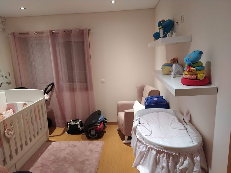 Quarto bebé menina elegante - branco e rosa