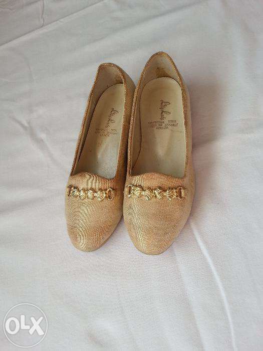 Beżowe balerinki 33