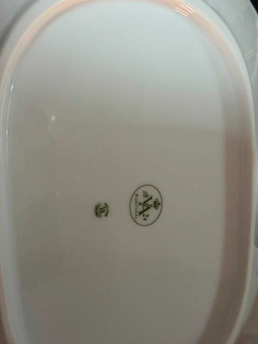 Serviço jantar Vista Alegre porcelana branca e filet ouro 97peças Mouzinho obidos
