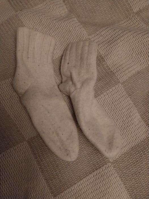 Skarpetki, w tym jedne prawdziwa wełna