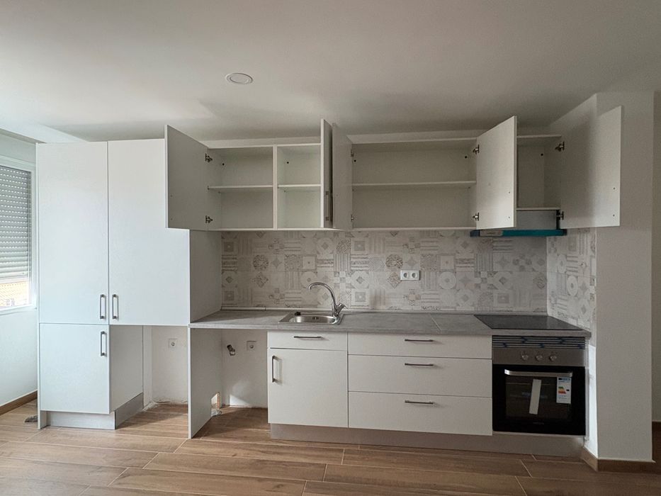 Conjunto cozinha: móveis, pedra de bancada e forno + placa, NOVOS