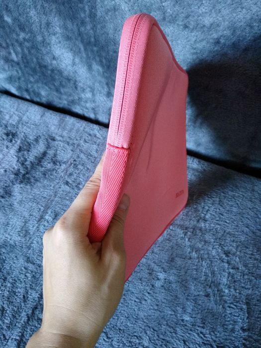 Futerał / etui na laptopa / tablet i akcesoria