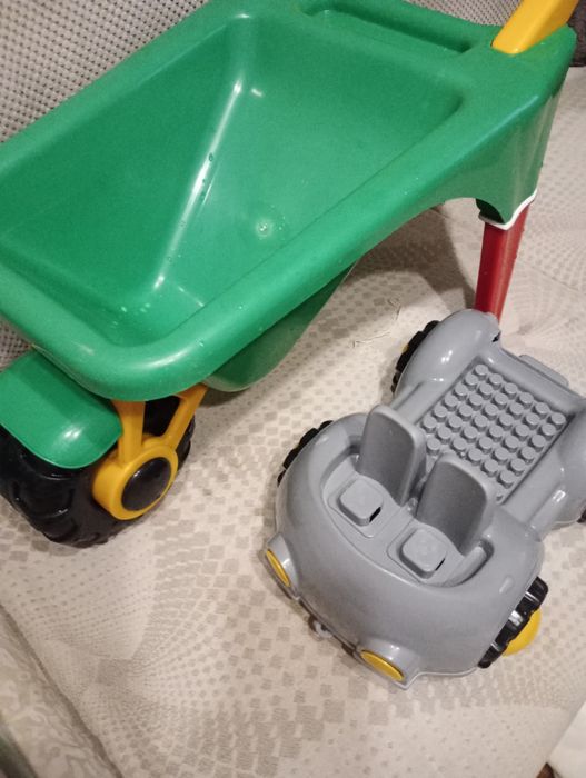 Duża taczka i Samochód