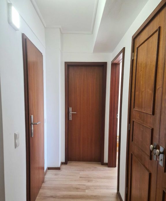 Oportunidade Exclusiva no Centro de Santa Maria da Feira: Imóvel Remodelado com Elevado Potencial (Habitação / Escritórios)
