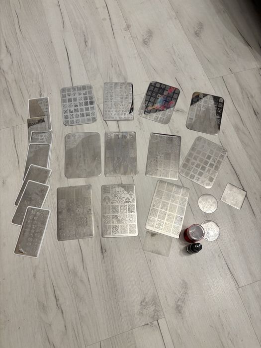 21x Blaszki pieczątki stemple do paznokci różne rodzaje Moyra + stempel i lakier