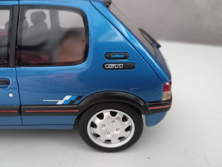 Miniaturas de carros 1.18