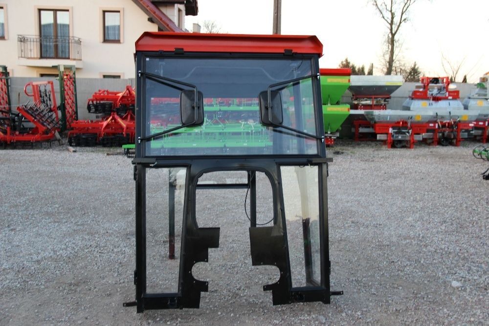 Kabina ciągnikowa do ciągnika MF 235 255 bez błotników CE