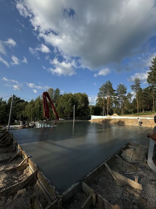 Заливка фундаментів.