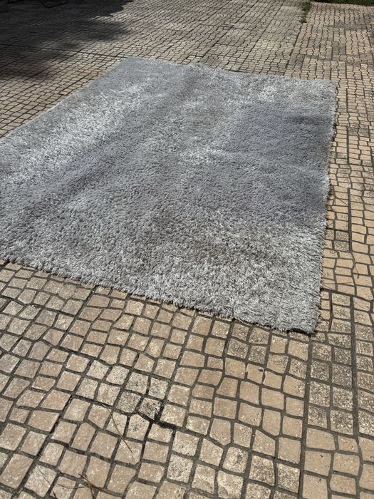 Tapete cinzento para quarto ou sala