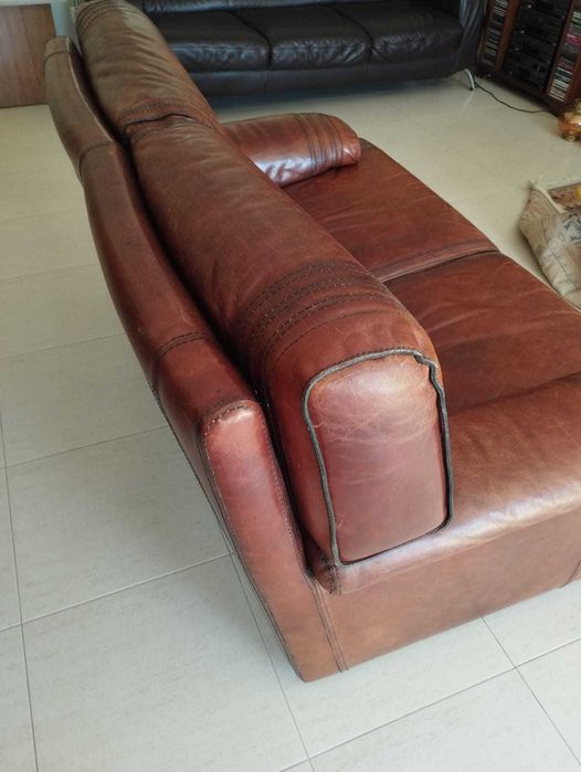 Sofá em pele de Búfalo em bom estado