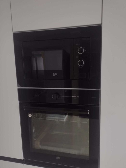 Zestaw do zabudowy piekarnik Beko BBiM17400BS + mikrofala BMOB20202B