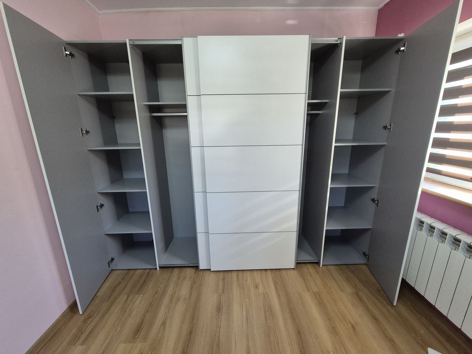 Składanie mebli, naprawy stolarskie, regulacja frontów