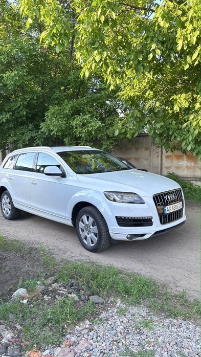 Продам машину Audi Q7