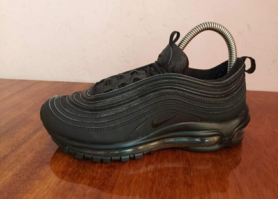 Кросівки фірми nike air max 97 оригінал 

Розмір по бірці:
Us 5.5 Y
