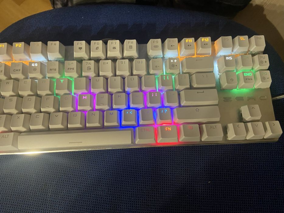 Клавиутар Zero на синих свитчах
