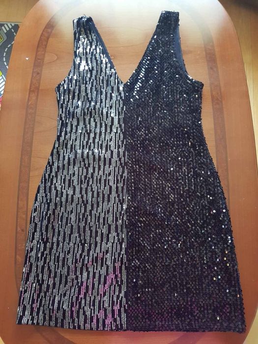 Сукня святкова у паєтки Zara.