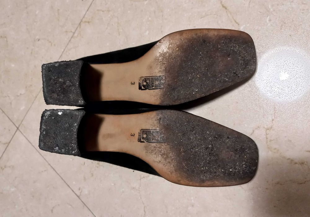 Sapatos clássicos em camurça da Hera 36