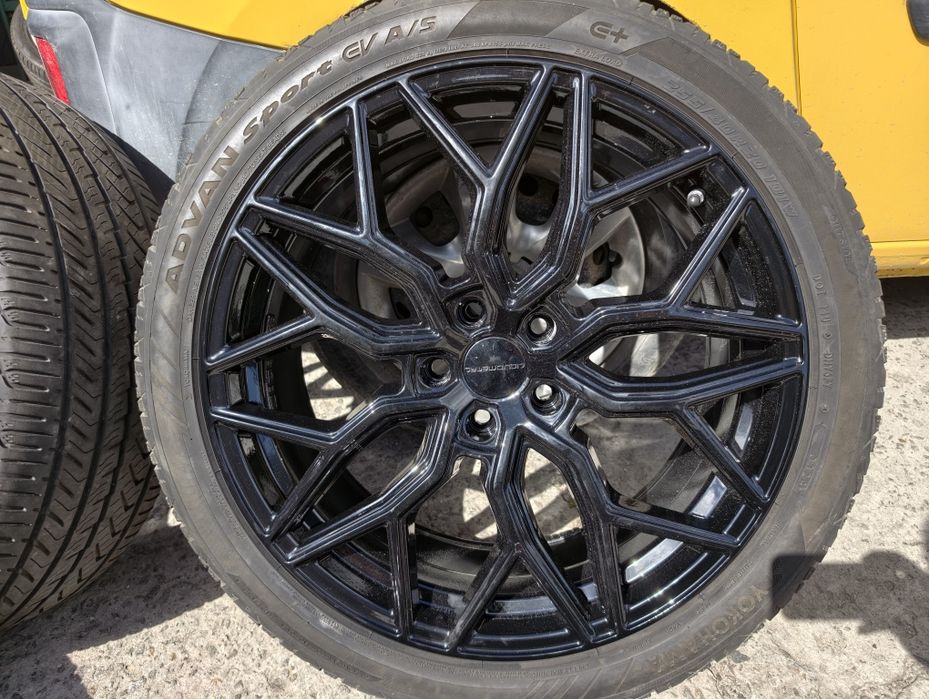 Колеса в зборі Tesla Model Y R20 235/40 Yokohama+ диски Liquid Metal