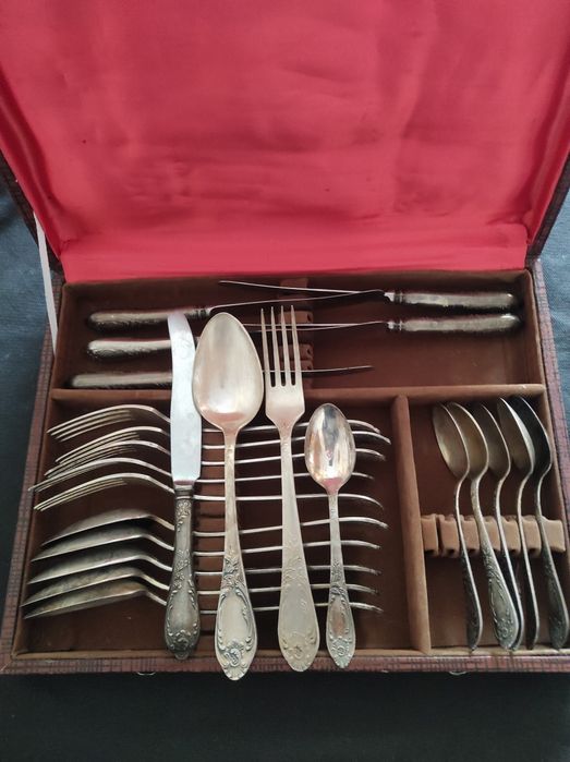 Мельхіорові столові прибори , 10 кг.