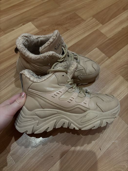 Зимові кросівки на платформі 39 р