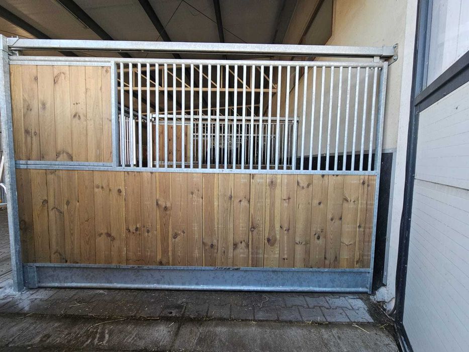 Boksy dla koni ułatwiające czyszczenie PRZEGRODA EASY CLINING