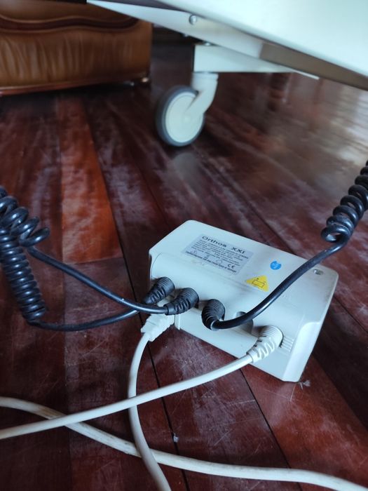 Cama articulada eléctrica de altura variável (pode ser desmontada)