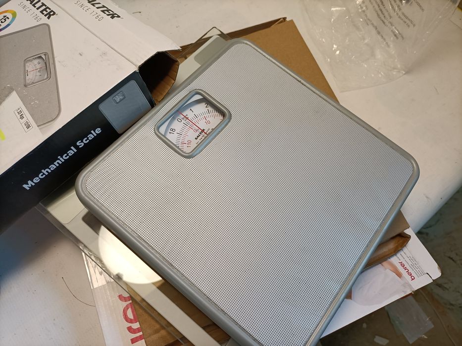 Dwie wagi łazienkowe