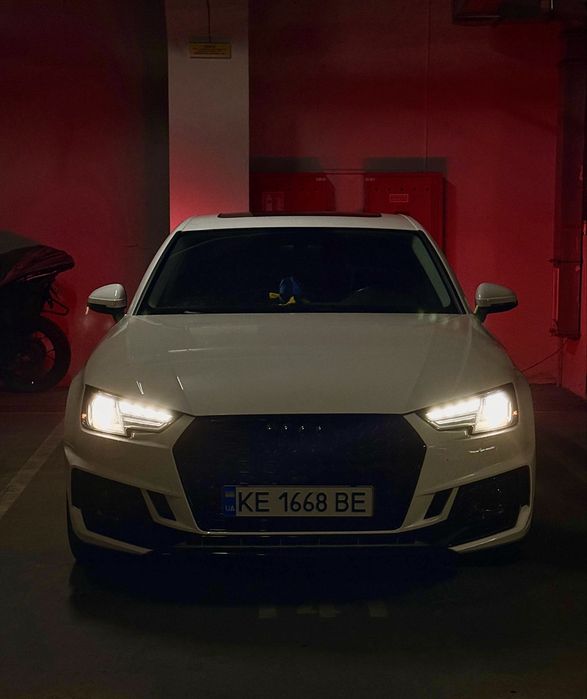 AUDI A4B9 2016.