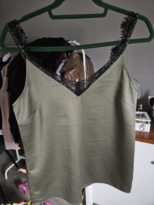 Top Bluzka Khaki S 36 Koronka Pod Marynarkę Na Ramiączkach