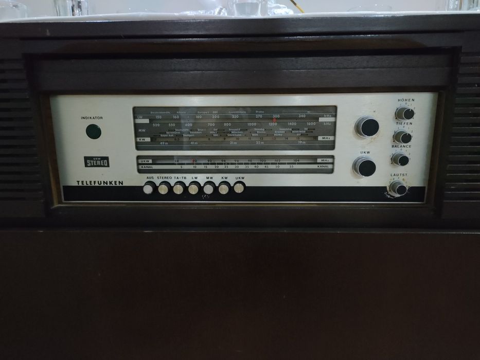 Móvel rádio/ gira-discos Telefunken
