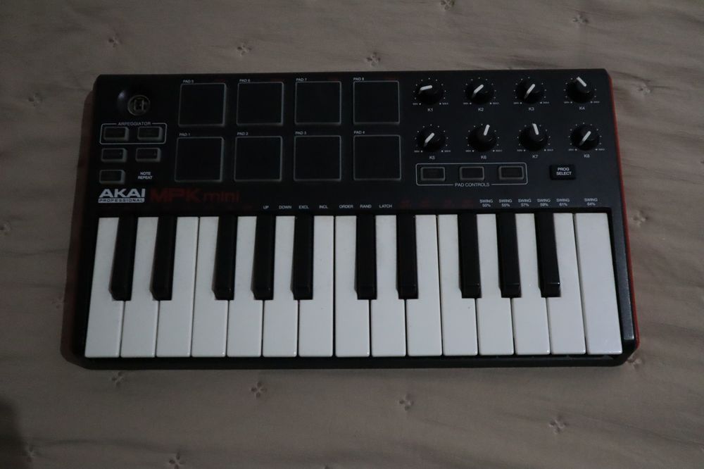 Akai Mini teclado midi