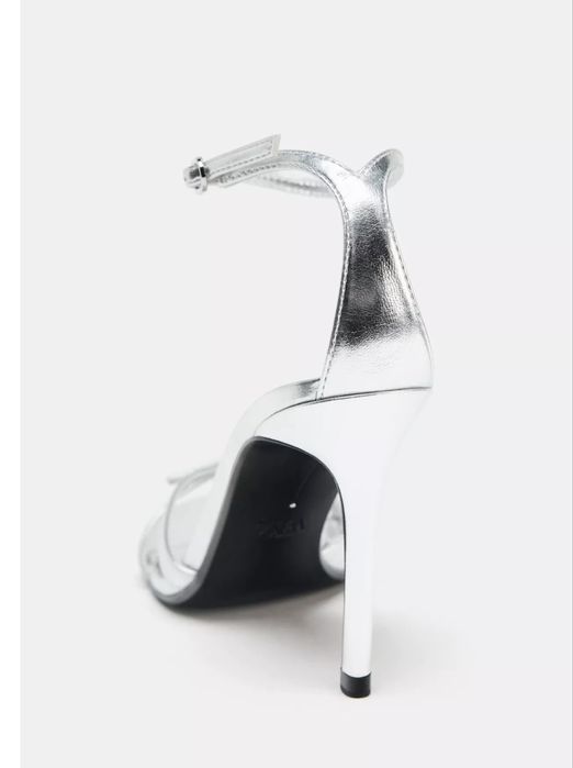 Срібні босоніжки від Zara