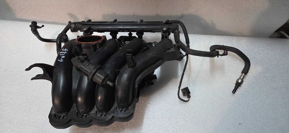 Kolektor ssący wtryski Volkswagen Golf V 1.4 BUD