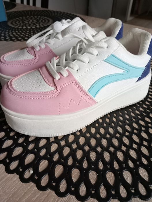 Buty adidasy dziewczęce Reserved