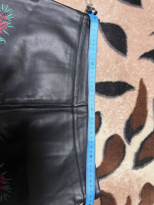 Спідниця з принтом з еко-шкіри