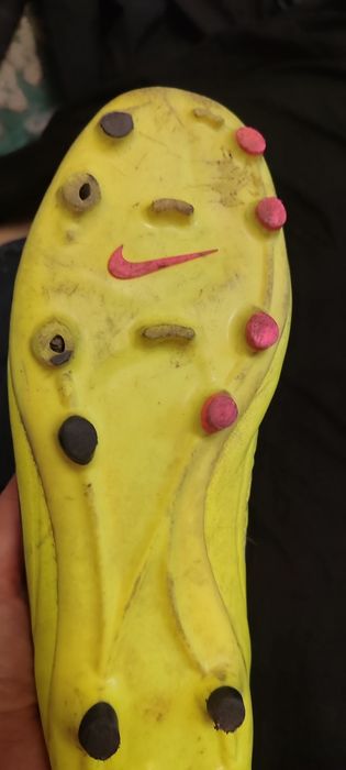 Продам футбольні бутси Nike