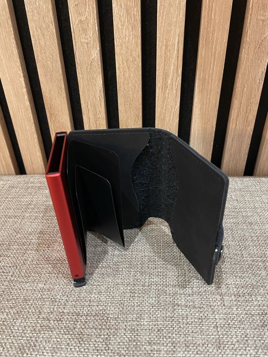 Carteira minimalista com tecnologia anti-roubo