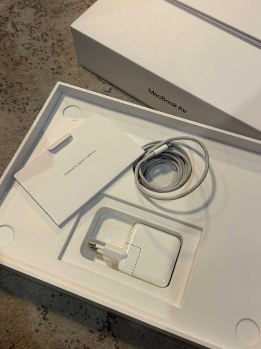 Komputer Apple Macbook 13" M1 Model A2337 256 GB