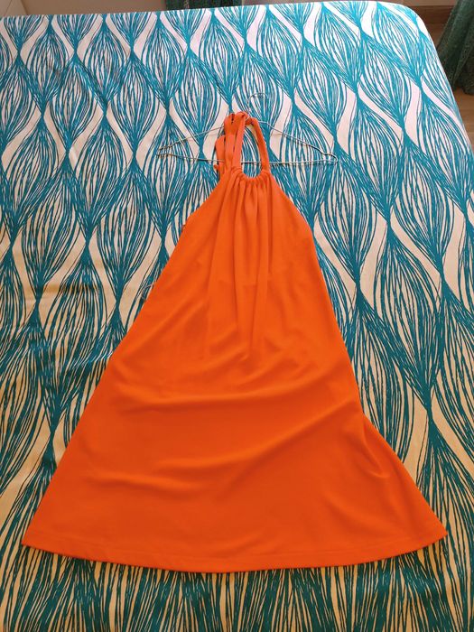 Vestido salmão sem costas