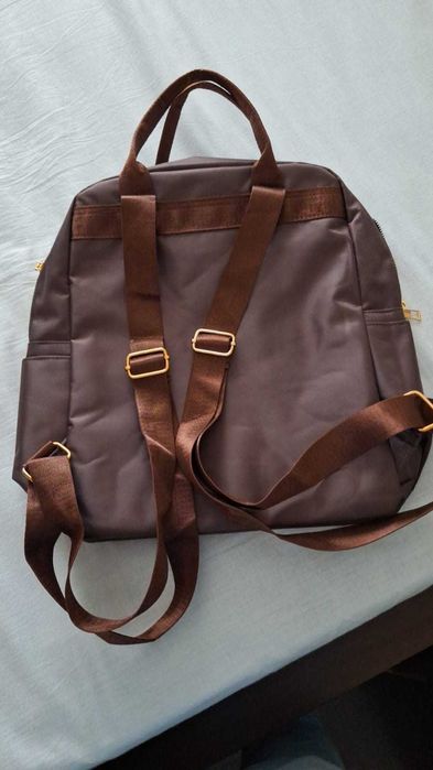 Mochila castanha NOVA