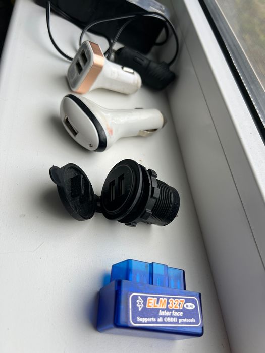 Зарядний пристрій в прідкурювач авто зарядка в прикуриватель