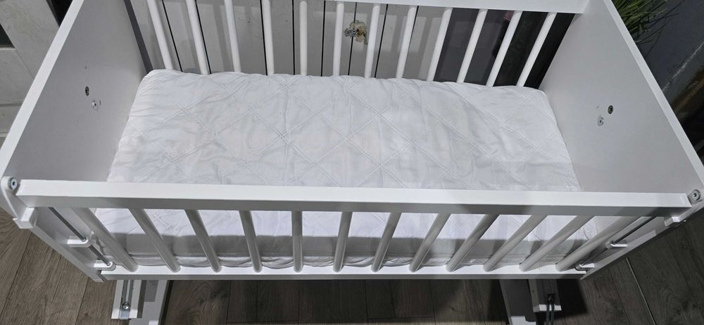 Kołyska dla dziecka z akcesoriami