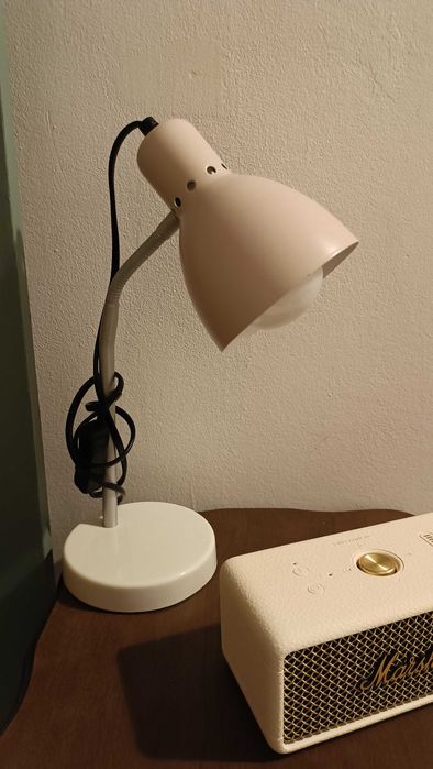 Lampka na biurko IKEA pudrowy róż