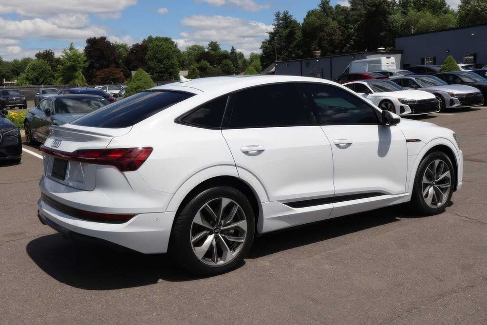 Audi E-Tron      2022
