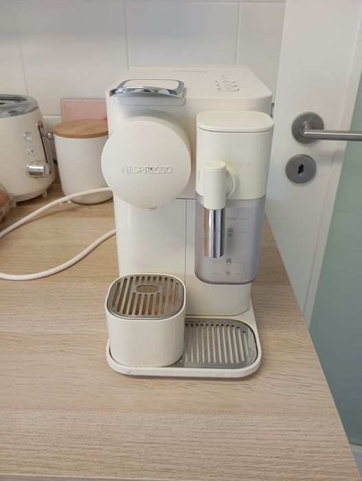 Máquina cápsulas Nespresso Delllonghi Latissima One - Avariada