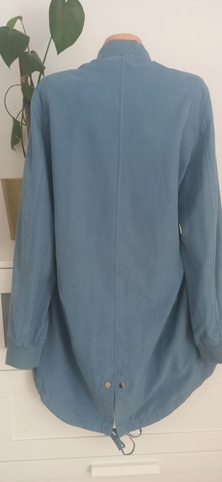 Kurtka parka. Koloru niebieskiego